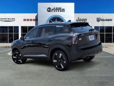 Used 2025 Nissan Kicks SR FWD image 18