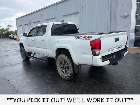 Used 2017 Toyota Tacoma TRD Sport w/ Premium & Technology Package AWD/4WD image 5