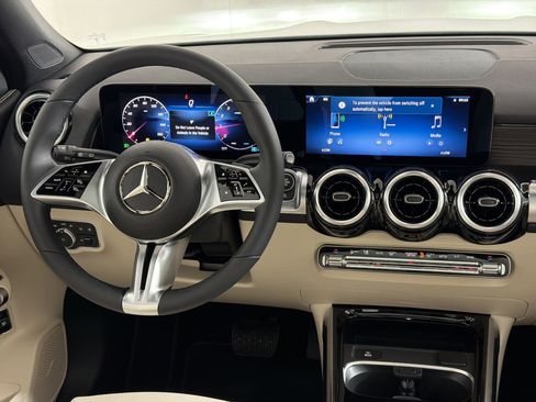 Used 2026 Mercedes-Benz GLB 250 4MATIC image 27