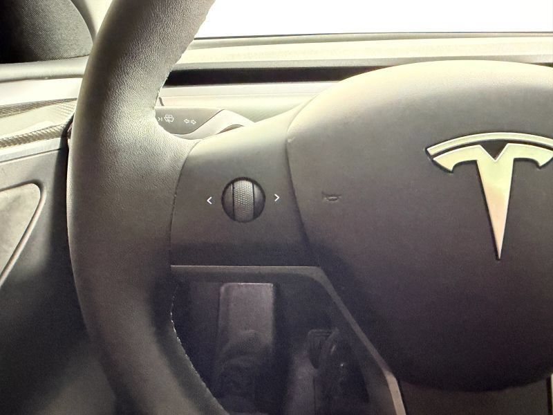 Used 2025 Tesla Model Y Long Range AWD/4WD image 36