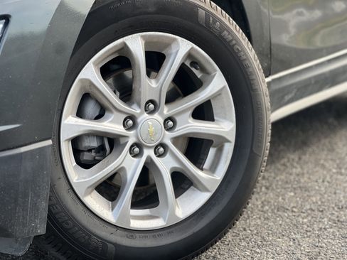 Used 2020 Chevrolet Equinox LT FWD image 9