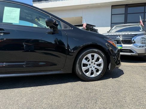 Used 2025 Toyota Corolla LE FWD image 15