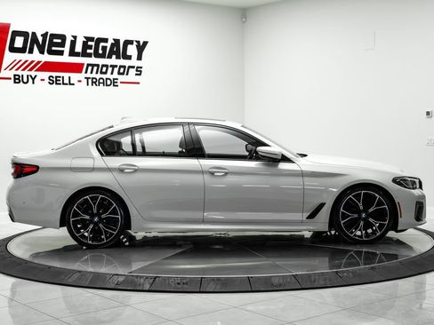 Used 2021 BMW M550i xDrive w/ Executive Package AWD/4WD image 9