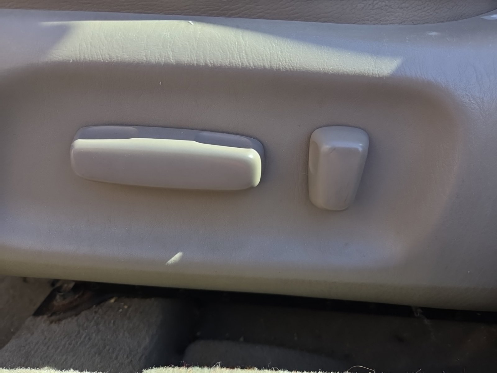 Used 2003 Toyota Camry XLE w/ XLE Premium Plus Pkg FWD image 13