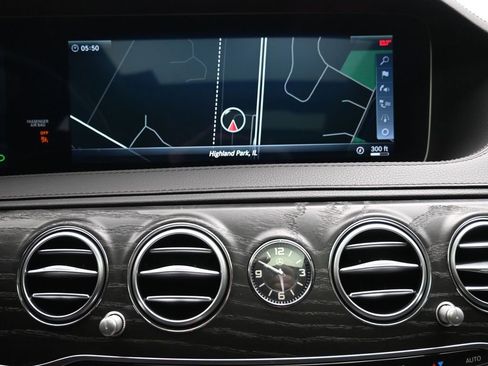 Used 2018 Mercedes-Benz S 560 4MATIC Sedan w/ Premium Package image 14
