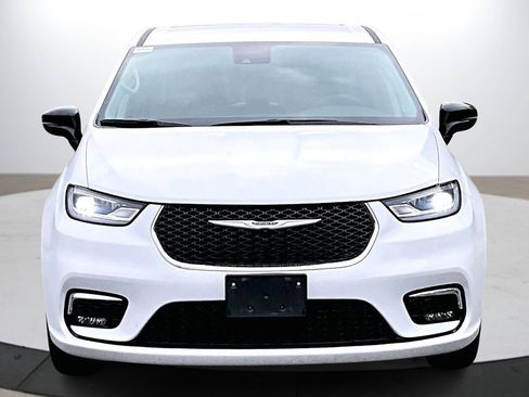 Certified 2024 Chrysler Pacifica Select image 3