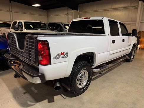 Used 2006 Chevrolet Silverado 2500 LT w/ Heavy-Duty Power Package AWD/4WD image 12