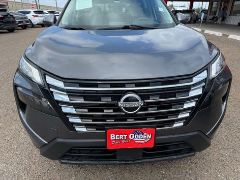 Used 2024 Nissan Rogue SV FWD image 2