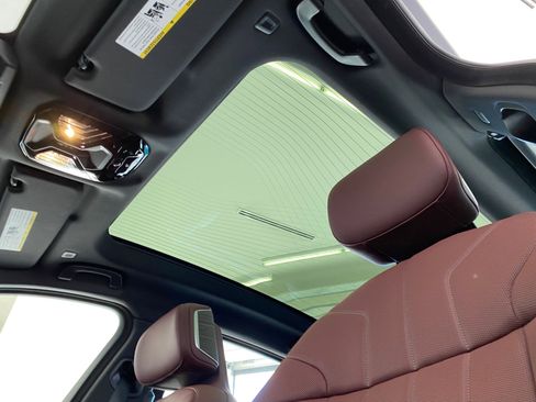 New 2026 BMW 750e xDrive w/ Premium Package image 14