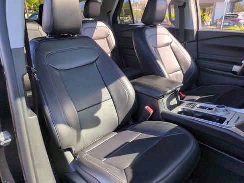 Used 2023 Ford Explorer Limited w/ Limited Technology Package image 31
