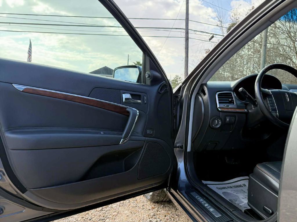 Used 2012 Lincoln MKZ FWD image 9