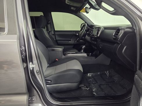 Used 2022 Toyota Tacoma TRD Sport w/ Technology Package image 30