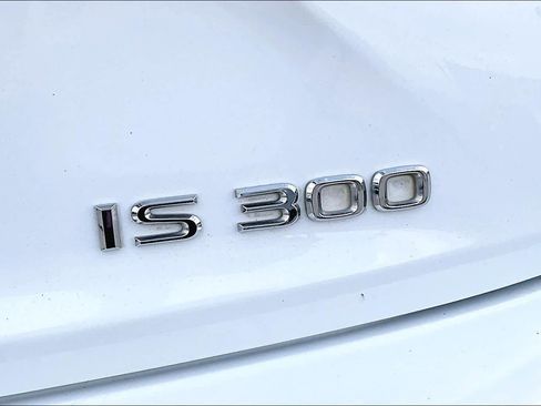 Used 2018 Lexus IS 300 F Sport w/ F Sport Package image 9