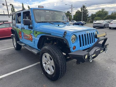 Used 2012 Jeep Wrangler Unlimited Sahara w/ Connectivity Group AWD/4WD image 23