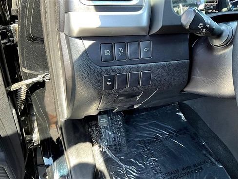 Used 2019 Toyota Highlander XLE AWD/4WD image 25