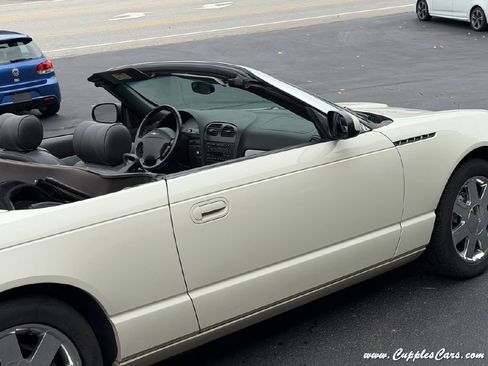 Used 2002 Ford Thunderbird image 38
