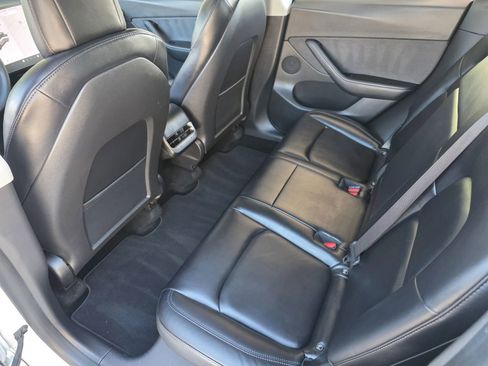 Used 2021 Tesla Model Y Long Range image 32