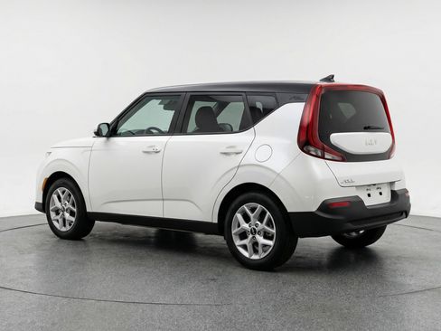 Used 2025 Kia Soul LX w/ LX Technology Package image 6
