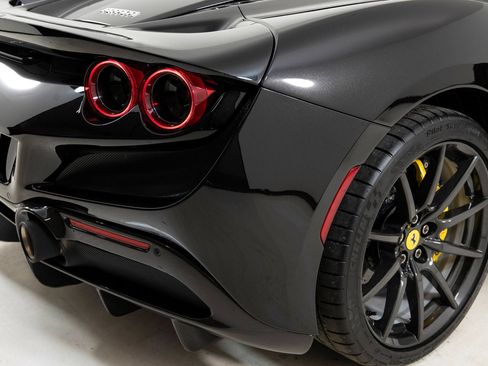 Certified 2022 Ferrari F8 Tributo RWD image 32
