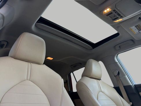 Used 2021 Toyota Highlander XLE AWD/4WD image 20