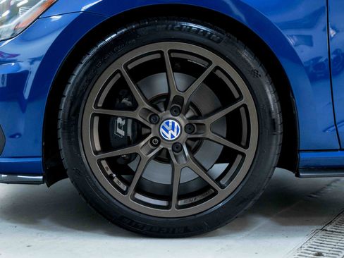 Used 2018 Volkswagen Golf R 4-Door image 55