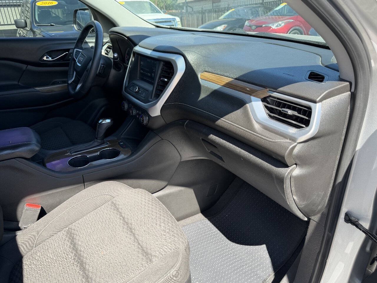 Used 2018 GMC Acadia SLE w/ LPO, Floor Liner Package FWD image 16