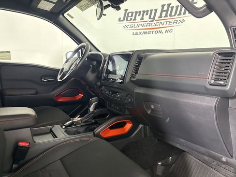 Used 2024 Nissan Frontier PRO-4X w/ Technology Package image 29