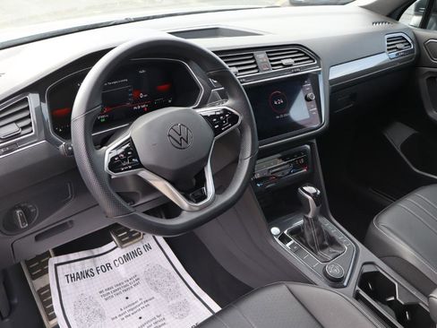 Used 2023 Volkswagen Tiguan SE R-Line image 10