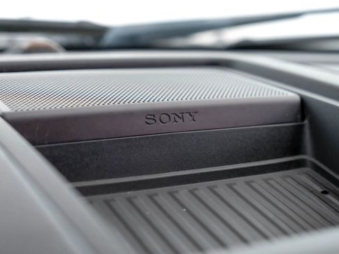 Used 2015 Ford F150 Platinum w/ Equipment Group 701A Luxury image 26