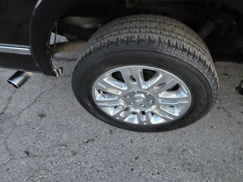 Used 2013 Ford F150 Platinum image 10