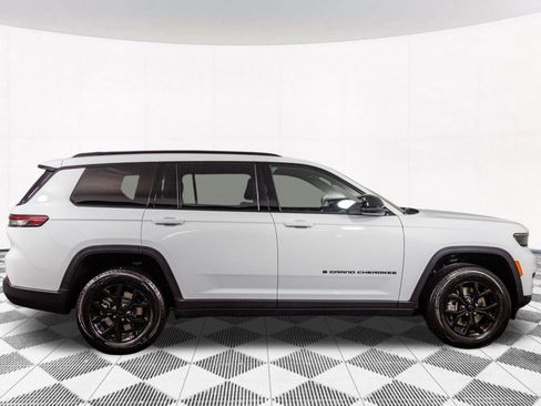 New 2025 Jeep Grand Cherokee L Altitude image 5