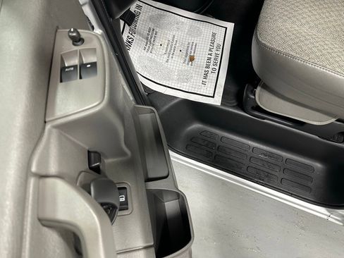 Used 2025 Chevrolet Express 3500 LT w/ LT Preferred Equipment Group image 9