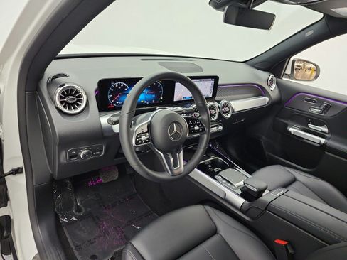 Used 2023 Mercedes-Benz EQB 300 4MATIC image 9
