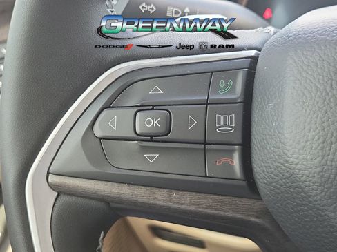 Used 2023 Jeep Grand Cherokee Limited RWD image 27