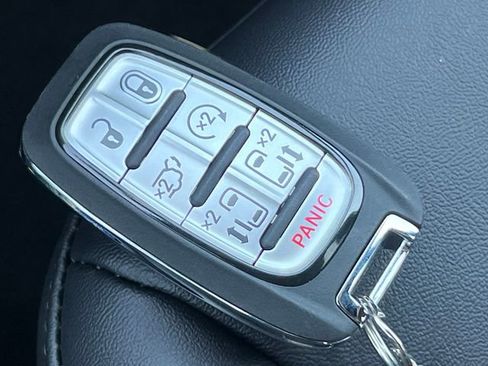 New 2026 Chrysler Pacifica Select FWD image 32