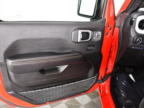 Used 2024 Jeep Wrangler Unlimited Sahara AWD/4WD image 36