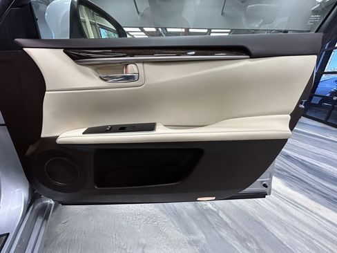 Used 2017 Lexus ES 350 350 w/ Luxury Package image 39