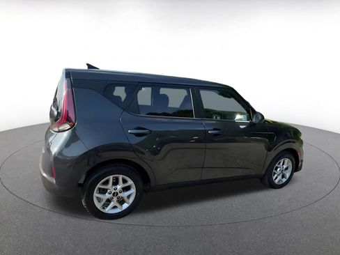 Used 2025 Kia Soul LX w/ LX Technology Package FWD image 14