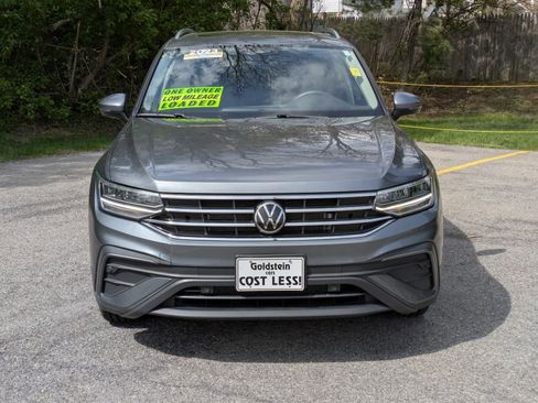 Used 2023 Volkswagen Tiguan SE AWD/4WD image 2
