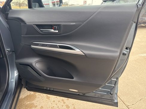 Certified 2023 Toyota Venza Limited image 21