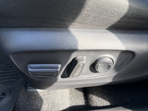 Used 2021 Toyota RAV4 XLE image 10