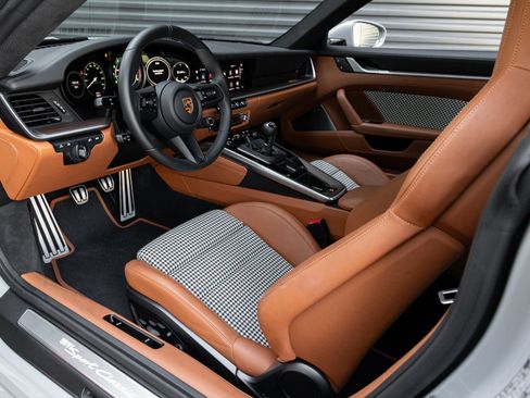 Certified 2023 Porsche 911 Sport Classic RWD image 4