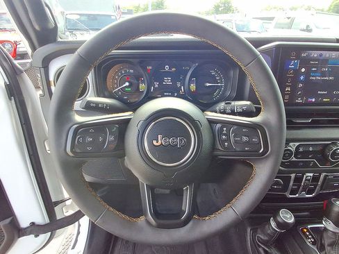 Used 2024 Jeep Wrangler Unlimited w/ Convenience Group AWD/4WD image 22