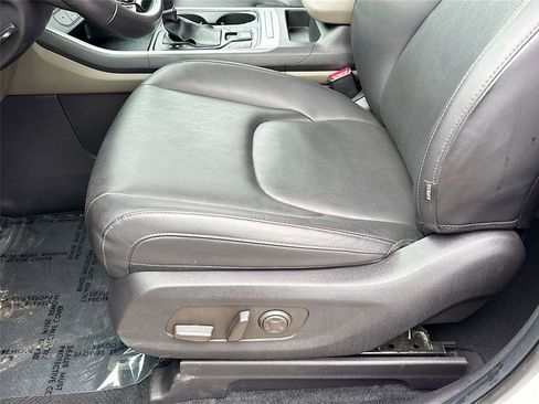 Used 2025 Kia Carnival FWD image 19