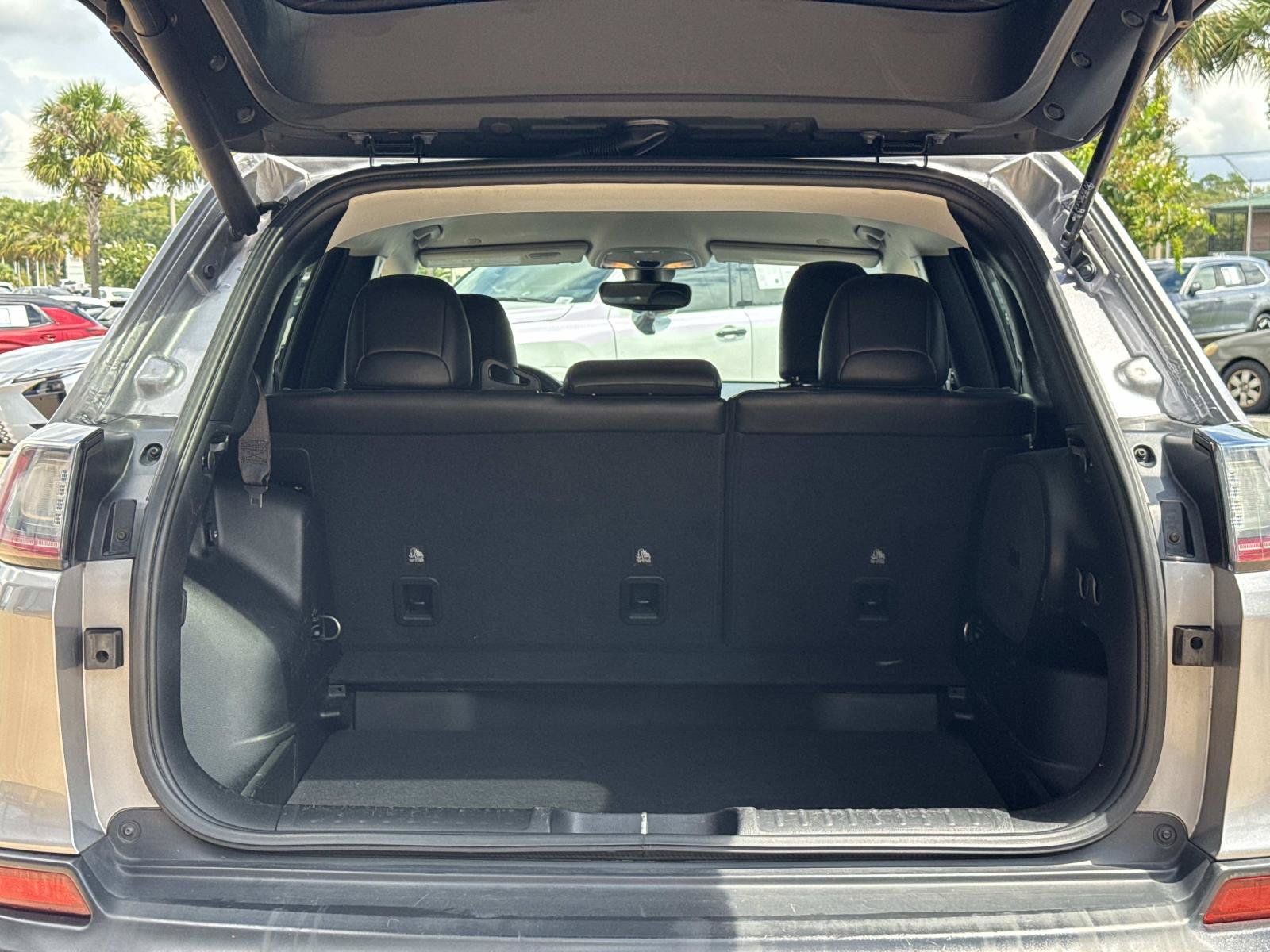 Used 2020 Jeep Cherokee Limited FWD image 5