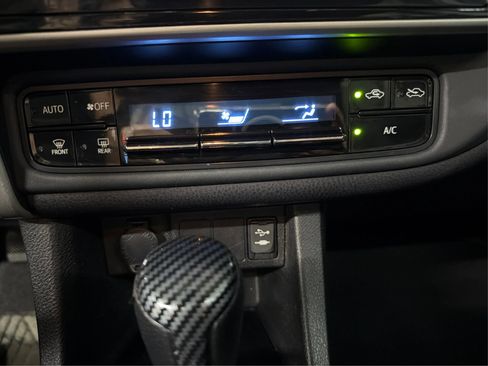 Used 2018 Toyota Corolla LE FWD image 20