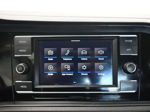 Used 2024 Volkswagen Jetta SE FWD image 16