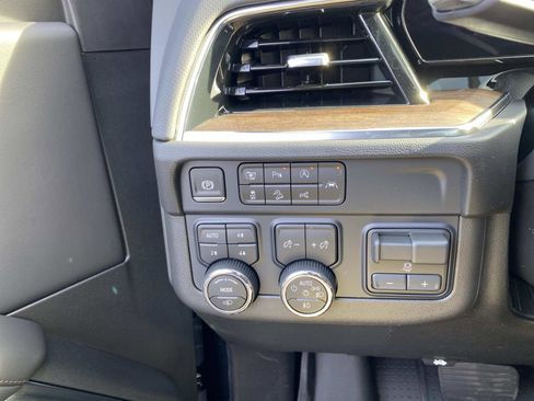 New 2026 Chevrolet Suburban High Country image 18