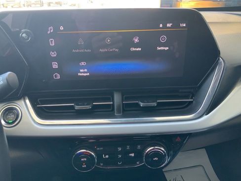 Used 2025 Chevrolet Trax LT w/ LT Convenience Package FWD image 14