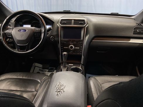 Used 2017 Ford Explorer Limited image 38